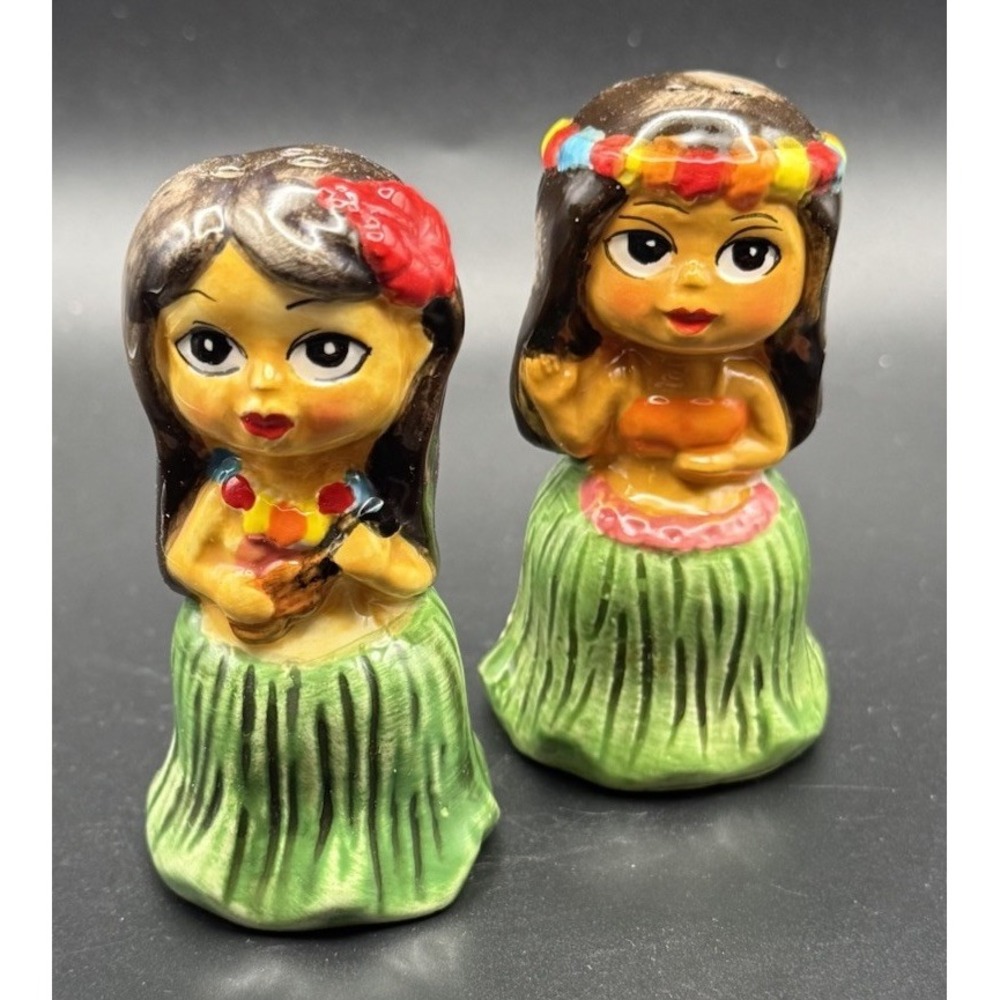 Beautiful Vintage Set of 2 Dancing Hula Girl Salt & Pepper Shakers Ceramic EUC